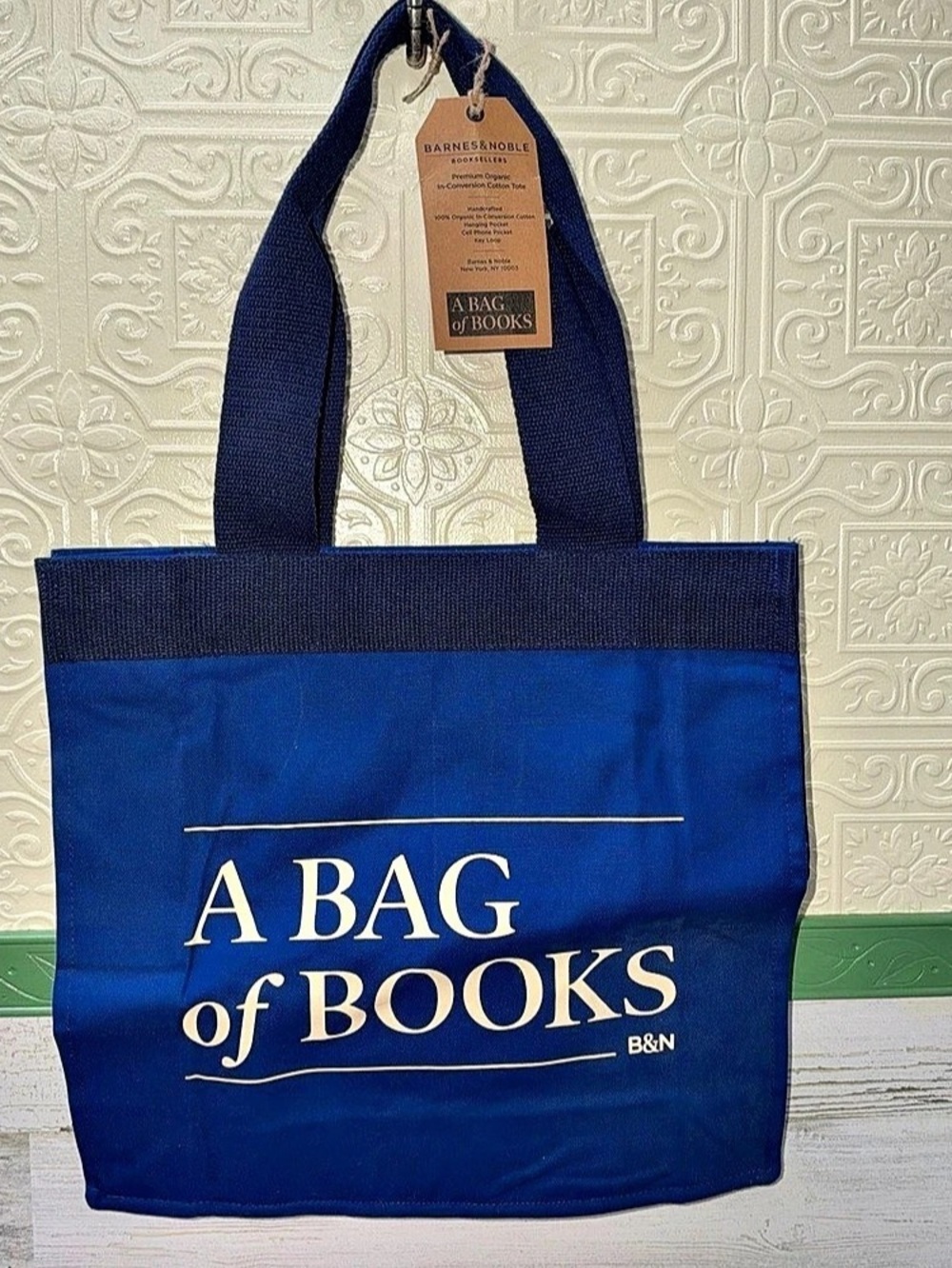 Barnes & Noble A Bag of Books Organic Cotton Tote in Blue & Cream NWT